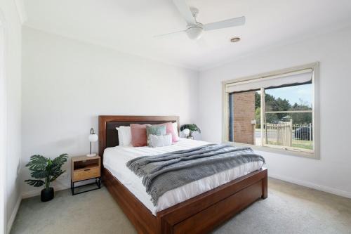 Clifton Springs House | Relax Play and Unwind Spacious Home with Yard