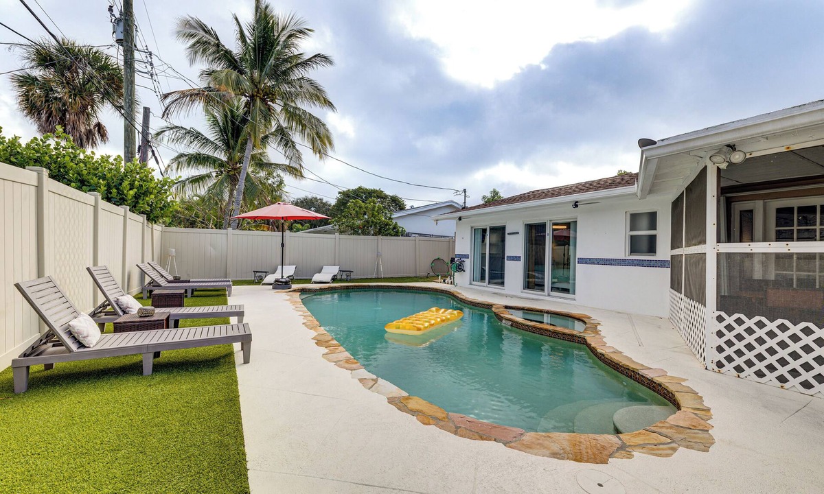 Tropic Palms House | Relax & Play! Home 2 Mi to Delray Public Beach