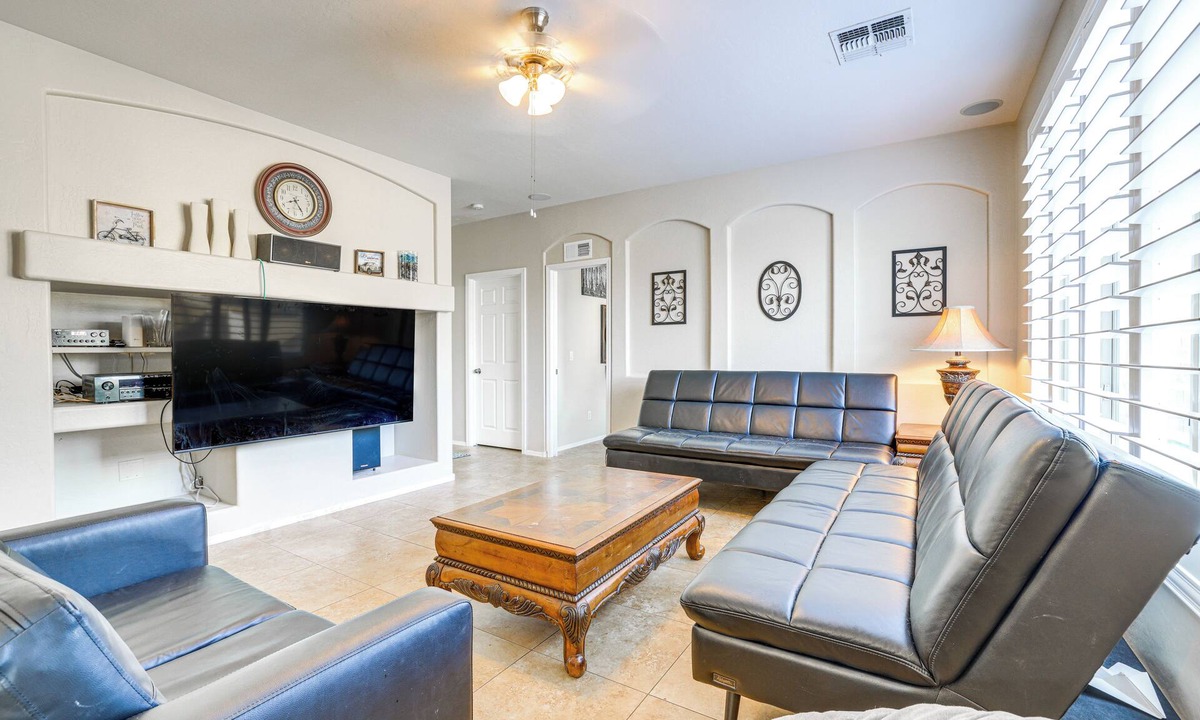 San Tan Valley House | Relax Poolside! Group-Friendly San Tan Valley Gem