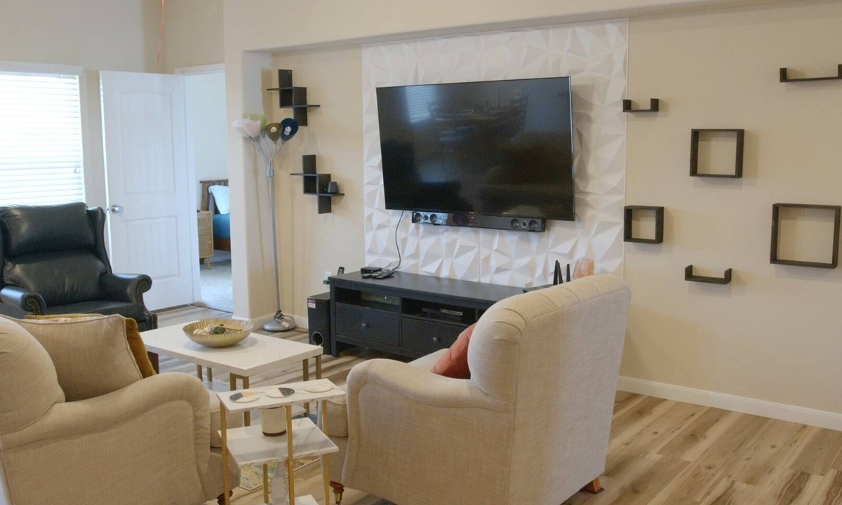 Kyle House | Relax & Recharge: Modern 3 Bedroom retreat near Downtown & San Marcos Outlets