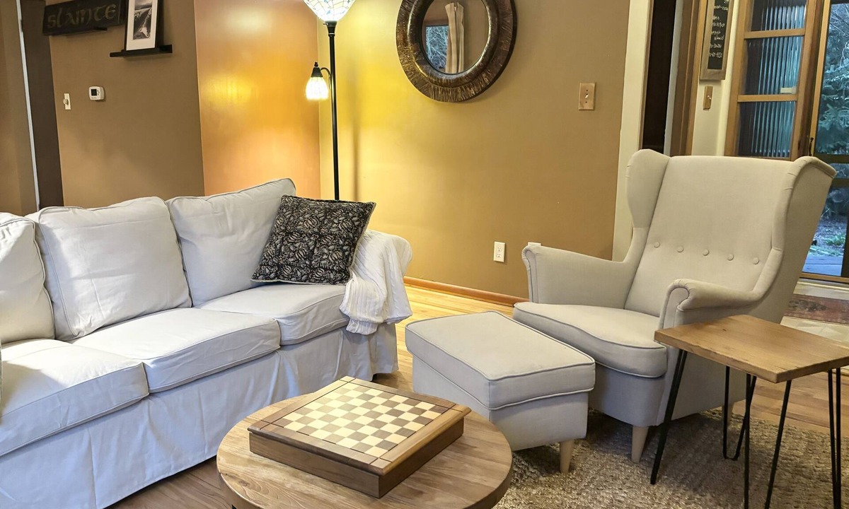 Oatfield Apartment | Relax Renew Urban Farm Setting