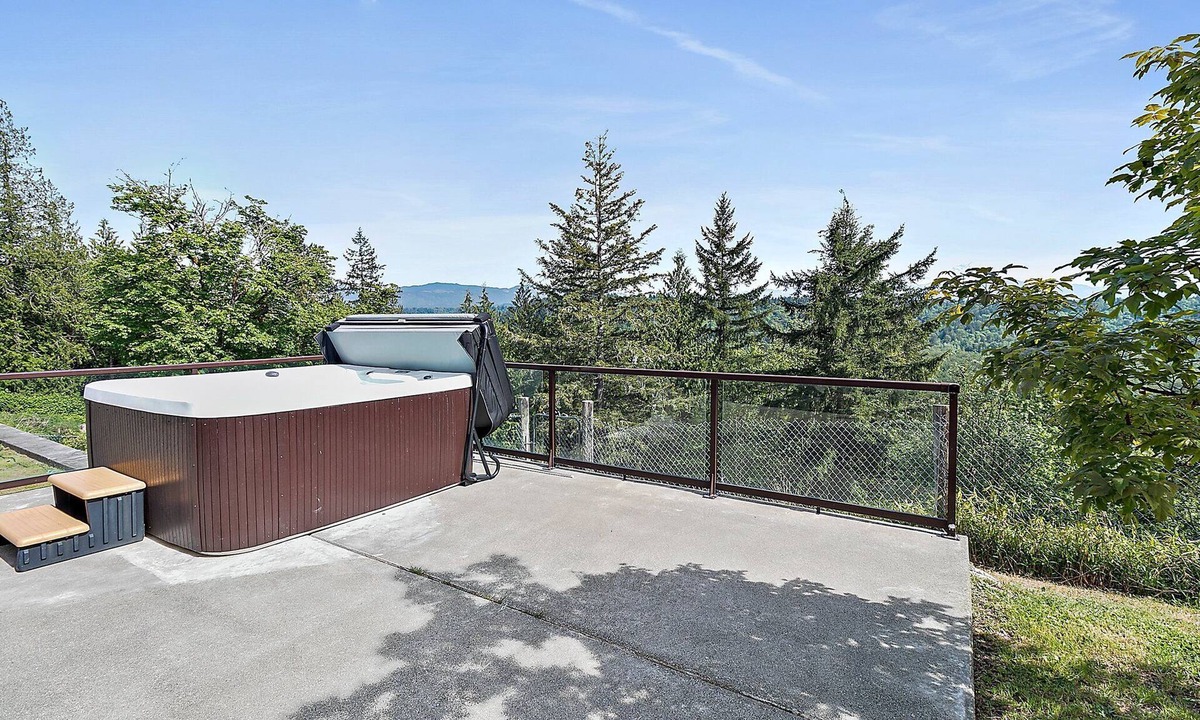 Auburn House | Relax & Renew Your Soul with Epic Rainier Views