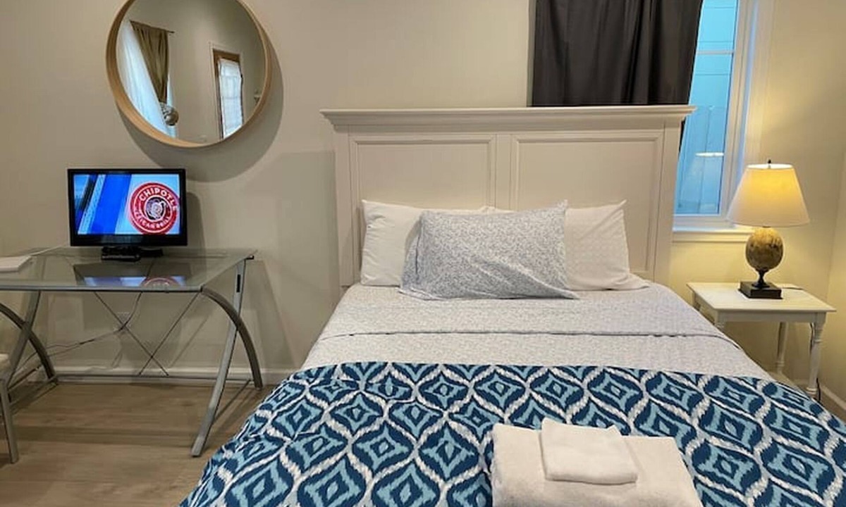 Dimond Apartment | Relax Stay! Studio Private yard & Great Location!