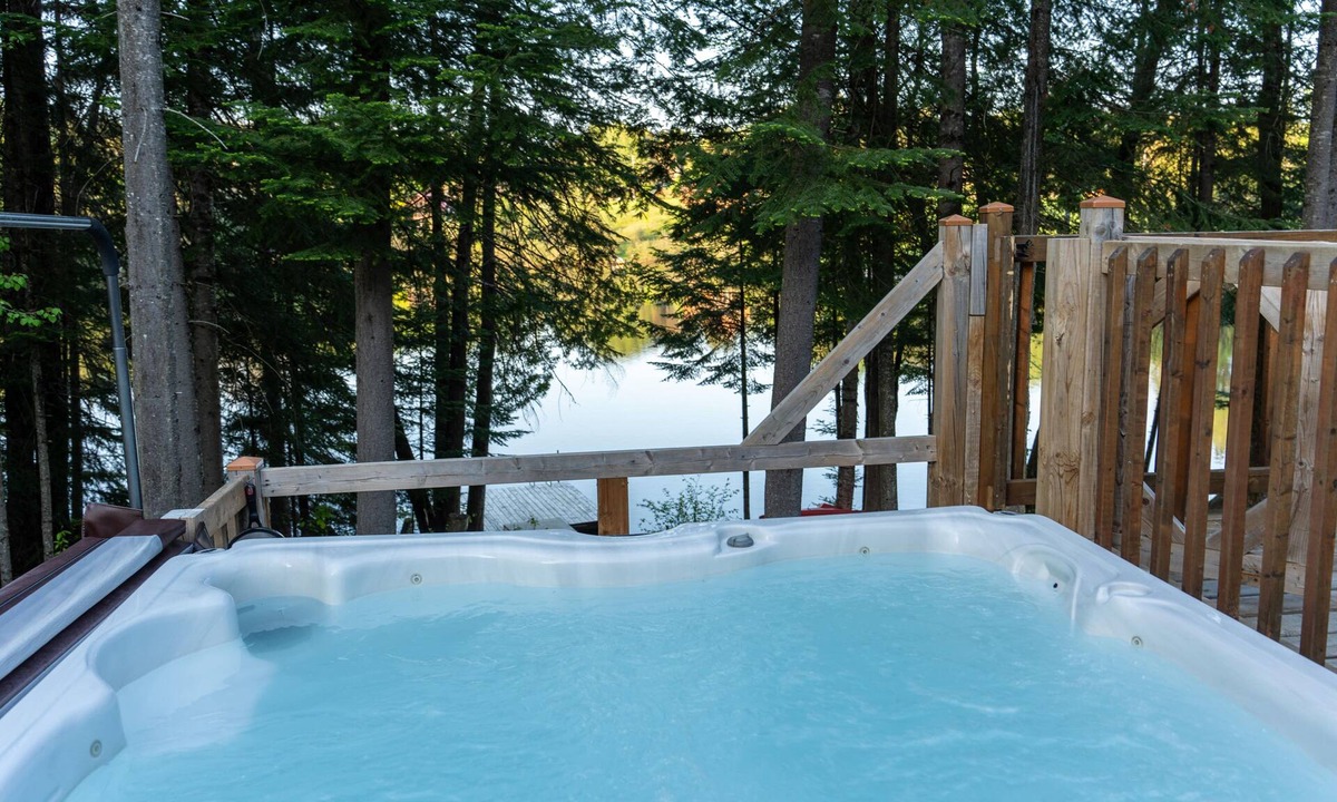 Chertsey House | Relax Sur le Lac bord de l’eau avec spa CITQ258834