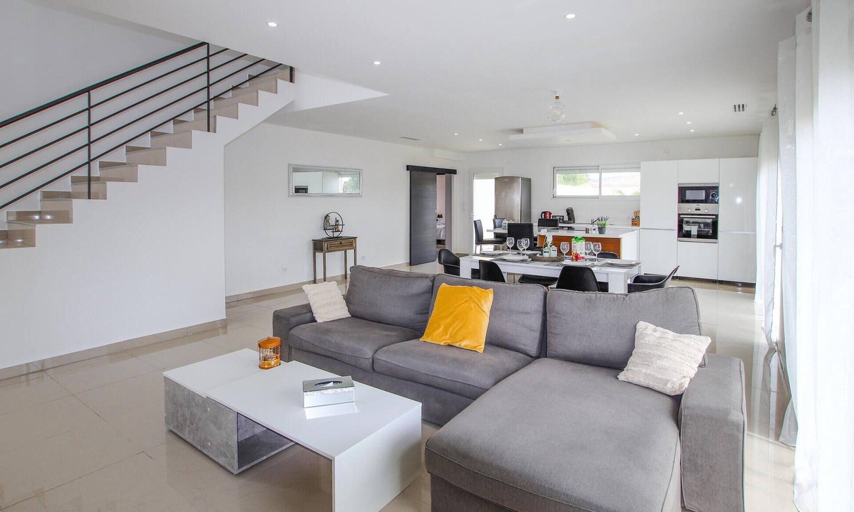 Bagnols-sur-Ceze House | Relax to the fullest in this beautiful vacation home with pool.