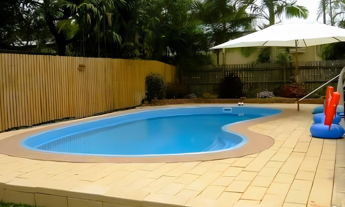 Vincent House | Relax & Unwind: 5BR Home with Pool Near CBD