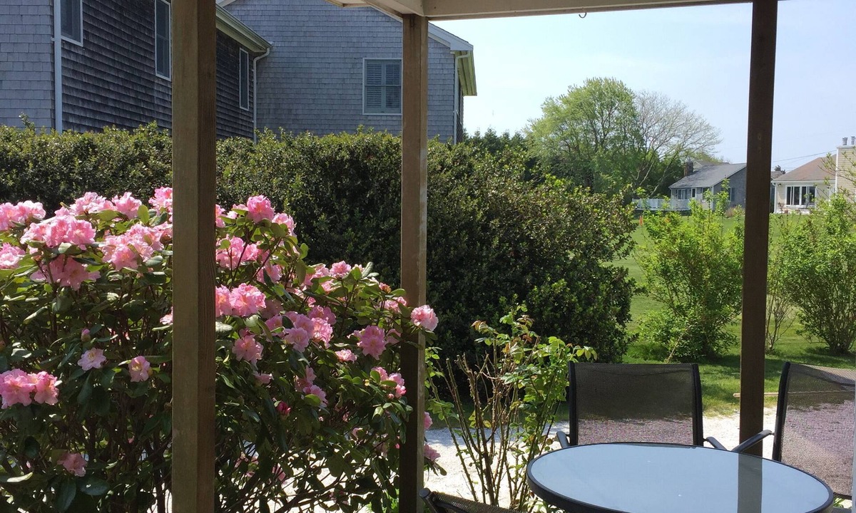 Little Compton Cottage | Relax Watching Sunrises Over South Shore Beach in LC!