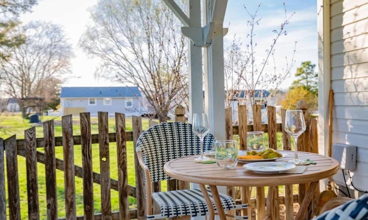 Irvington House | Relax Water View Bike Walk 2 Town and Tides Inn