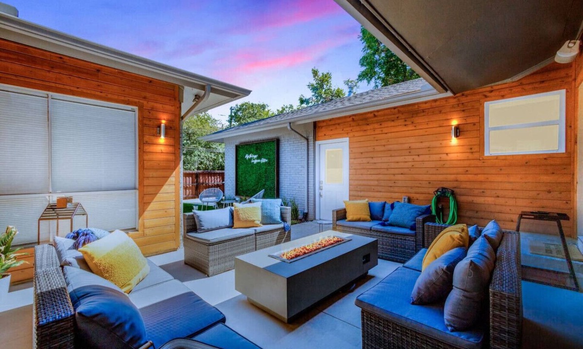 Lake Highlands Villa | Relax with Style - Great Location and Amenities