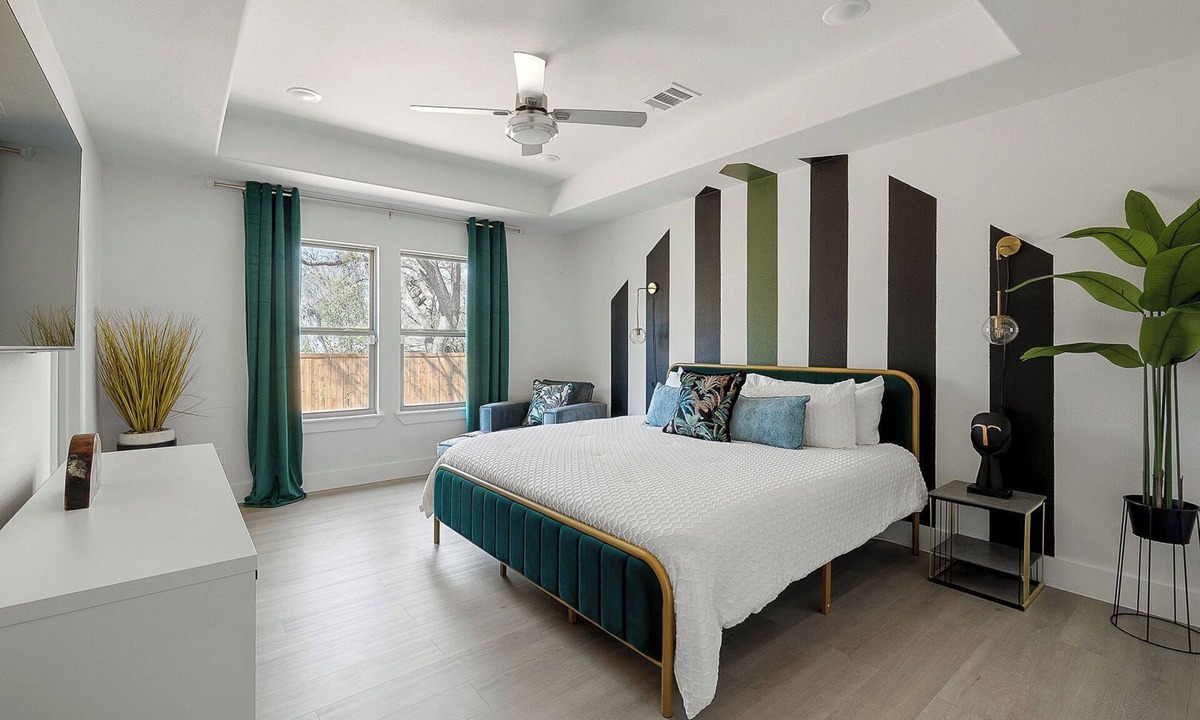 Oak Cliff House | Relax, Work, Play! Charming 3-bedroom house in amazing Dallas with Game Room