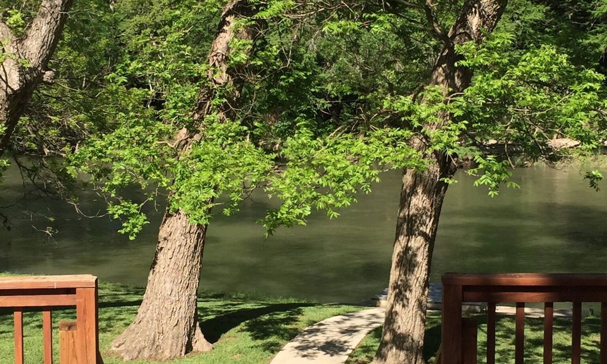 Gruene House | Relaxation at its best! Guadalupe River frontage ~ Above the Rapids @ Gruene
