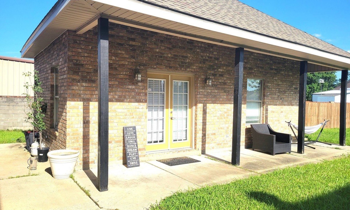 Carencro Villa | Relaxation Getaway w/Pond View