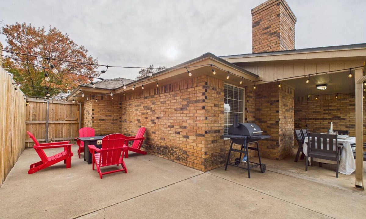 Lubbock House | Relaxed Lubbock Home w/Workspace & Full Kitchen