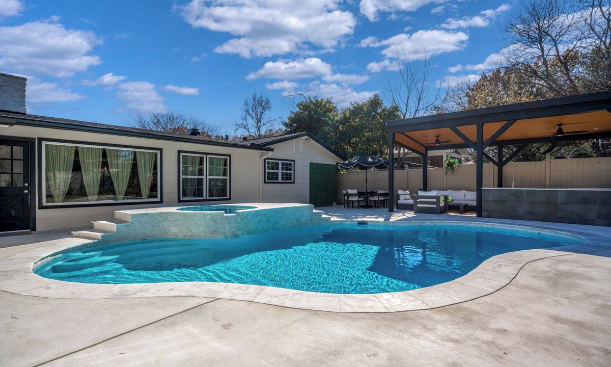 Vance Jackson House | Relaxed Luxury Pet Friendly Home w/Pool & Backyard Lounge in San Antonio, Tx