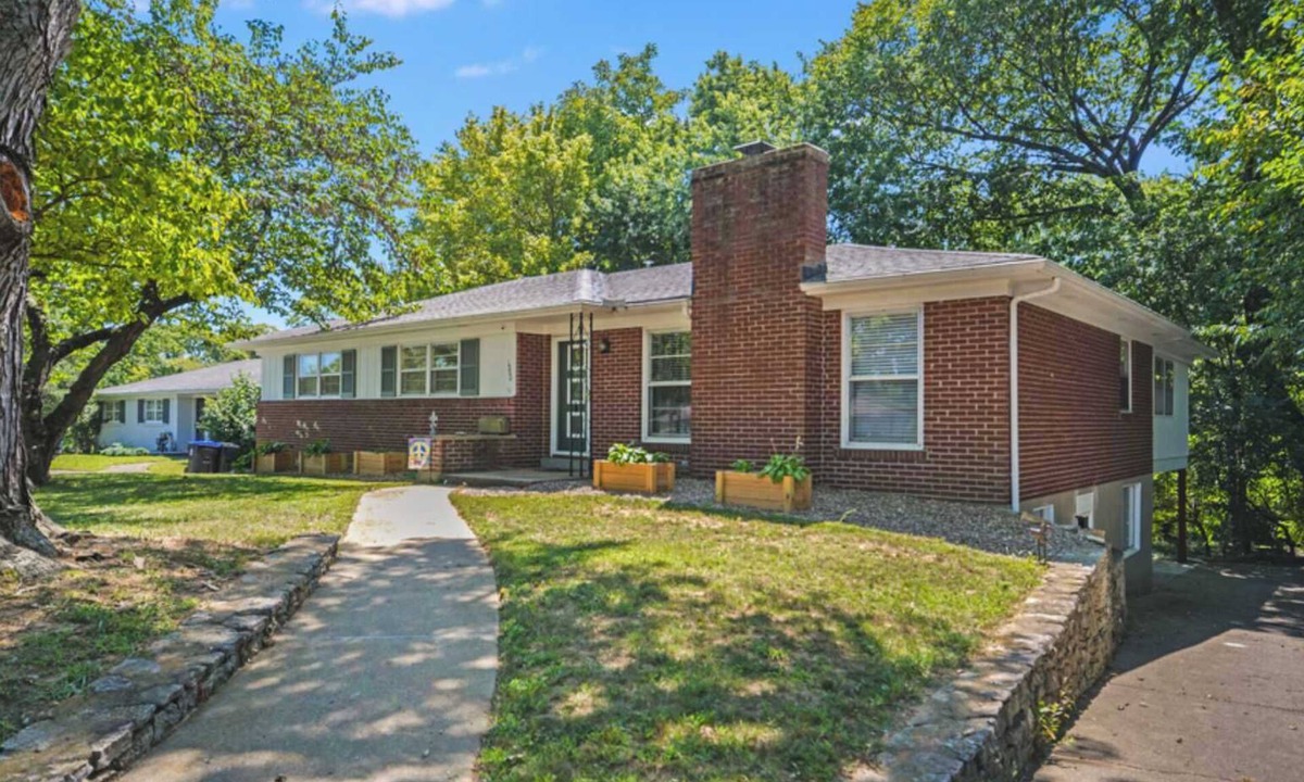 Bashford Manor House | Relaxing 2 BR Louisville Home | Near Bourbon Trail