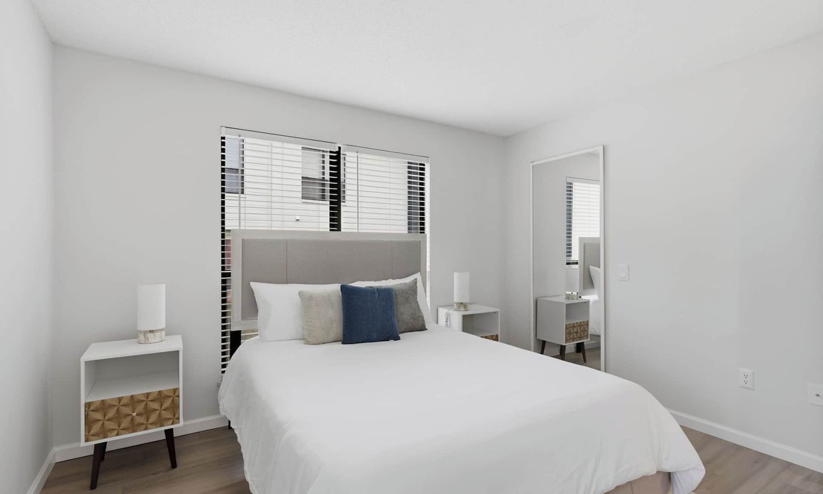Hurstbourne Acres Apartment | Relaxing 2BR Retreat with Modern Touches
