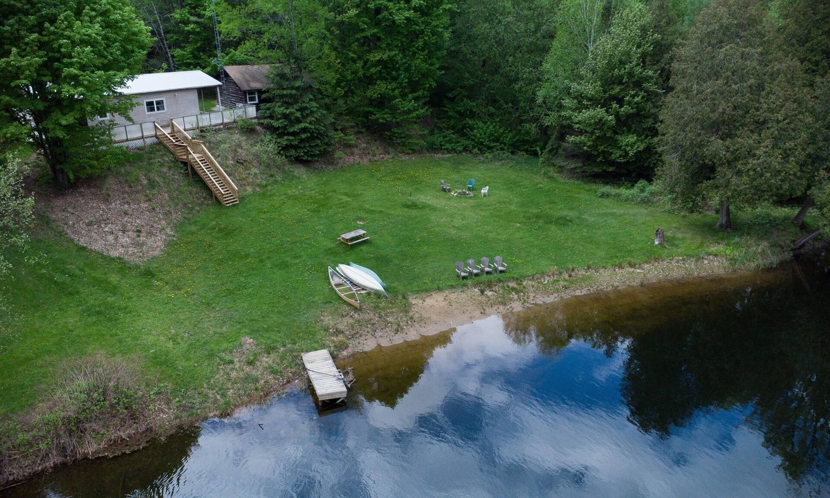 Norland Cottage | Relaxing 3-Bedroom Riverfront Cottage with Stunning Views