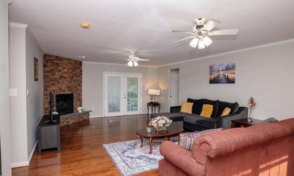 Wyndham House | Relaxing 3-bedroom home ,large patio , Fully Fenced & Backyard Oasis,