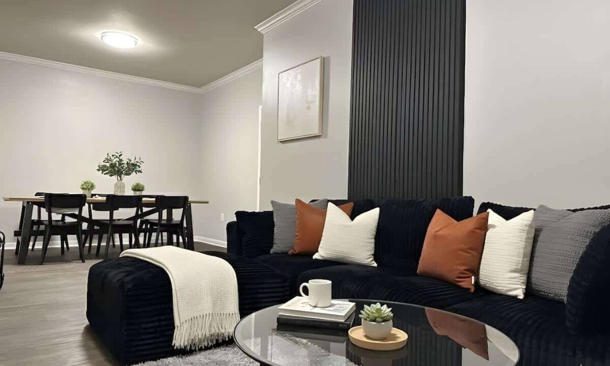 Southside Apartment | Relaxing 3BD Family Retreat | Pool & Game Center