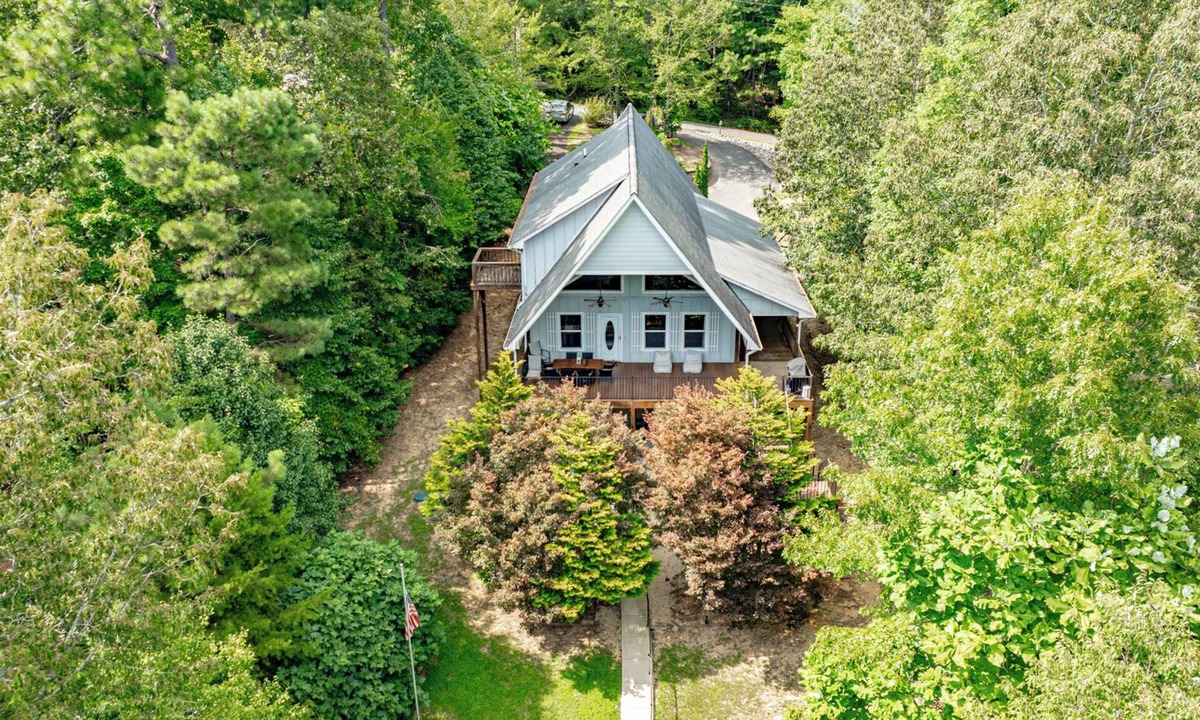 Arley House | Relaxing 4-Bedroom Cottage on Smith Lake