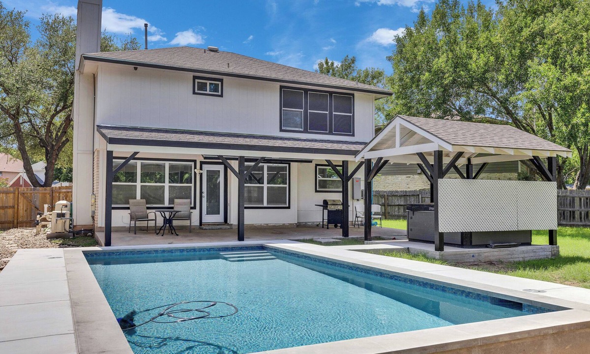 Settlers Ridge House | Relaxing 4-Bedroom Retreat with Pool & Spa in a Quiet Neighborhood