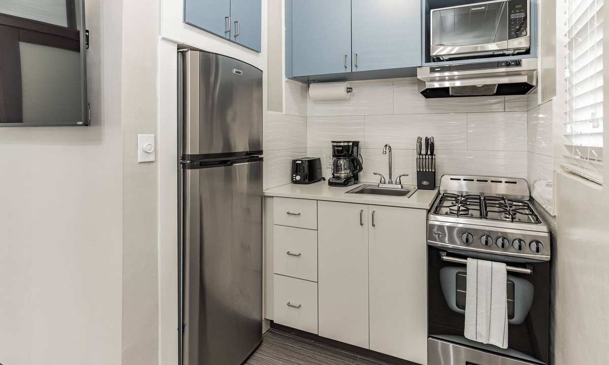 Singer Island Apartment | Relaxing and Cozy beach front apartment with pool