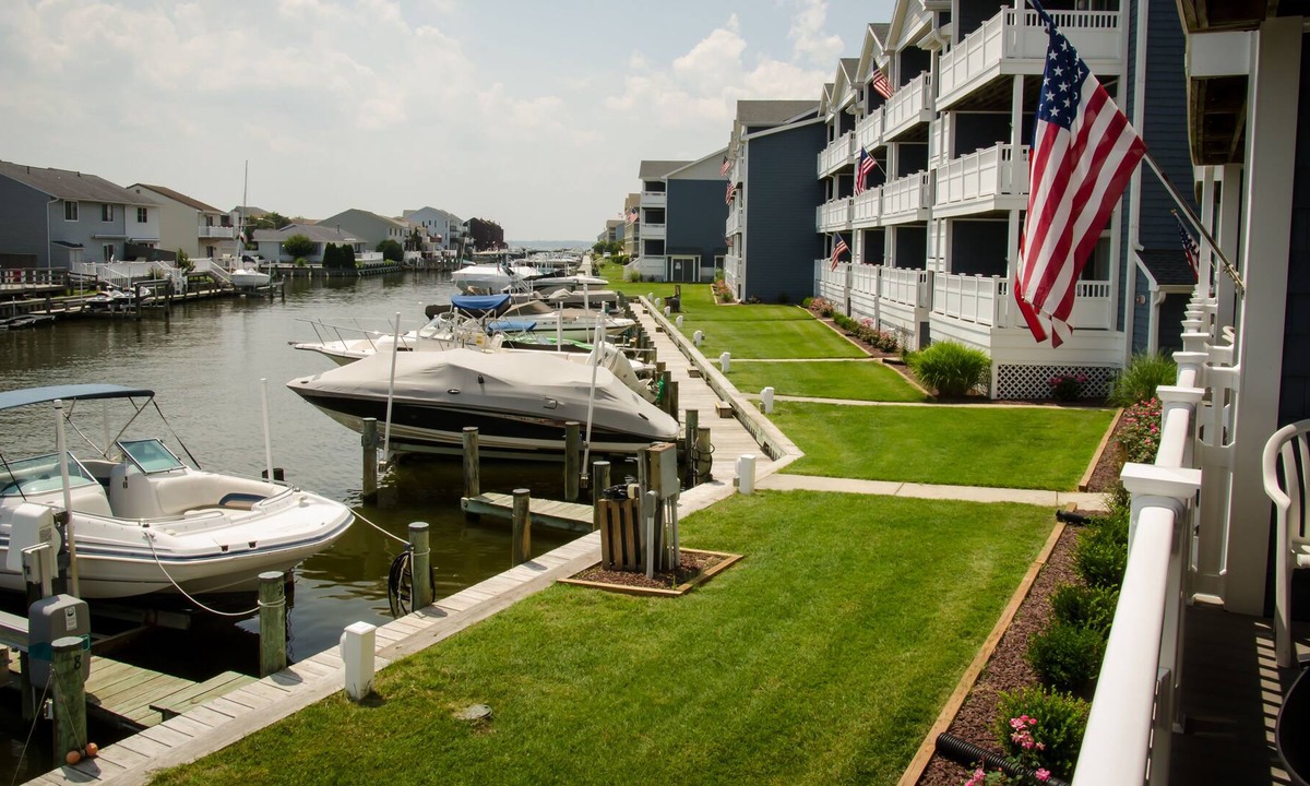 Heron Harbour Isle Condo | Relaxing Bay Front Condo-1st floor unit with 3 pools and boat dock