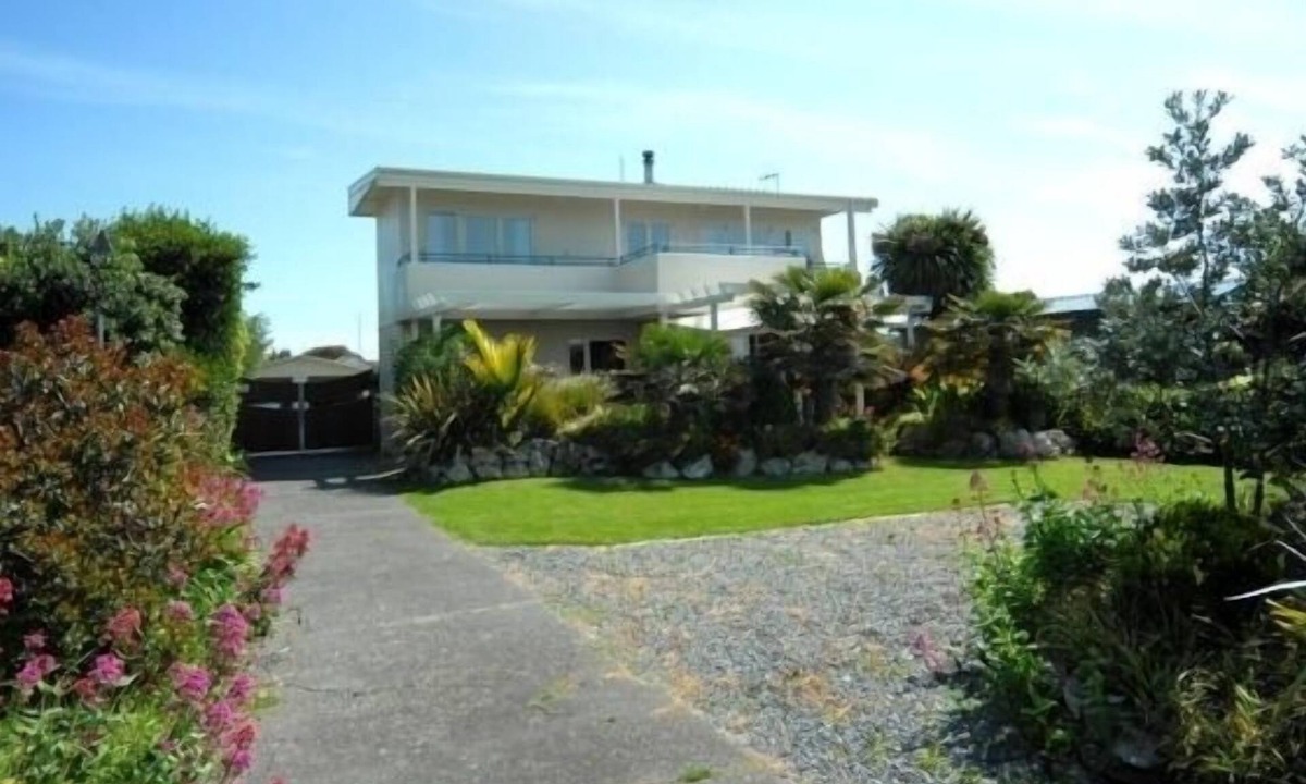 Haumoana House | Relaxing Beach Front Home (Away From Home)