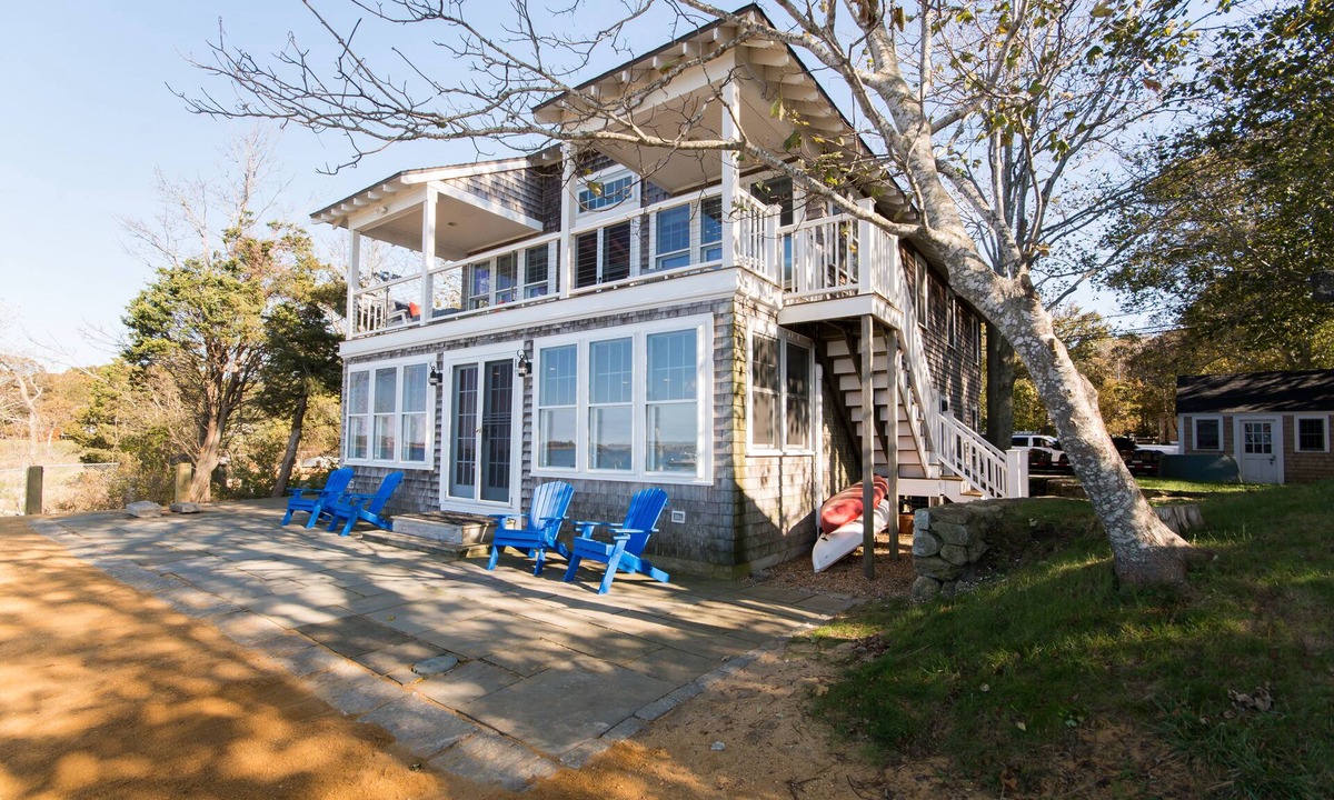 Lagoon Heights House | Relaxing Beach Front Home