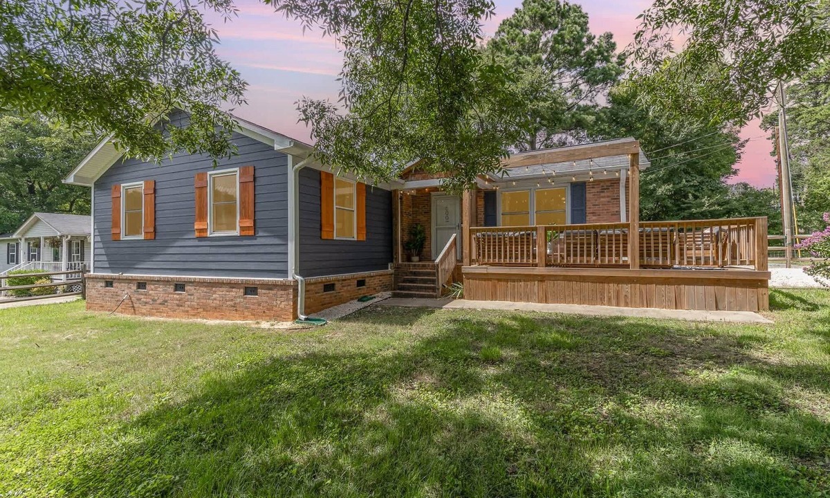 South Belmont House | Relaxing Belmont Escape, 4BR, Pet Friendly