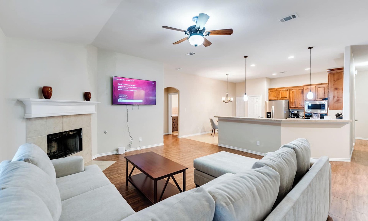 Burleson House | Relaxing Burleson Retreat · Pool Table & Space&5TV/3BA