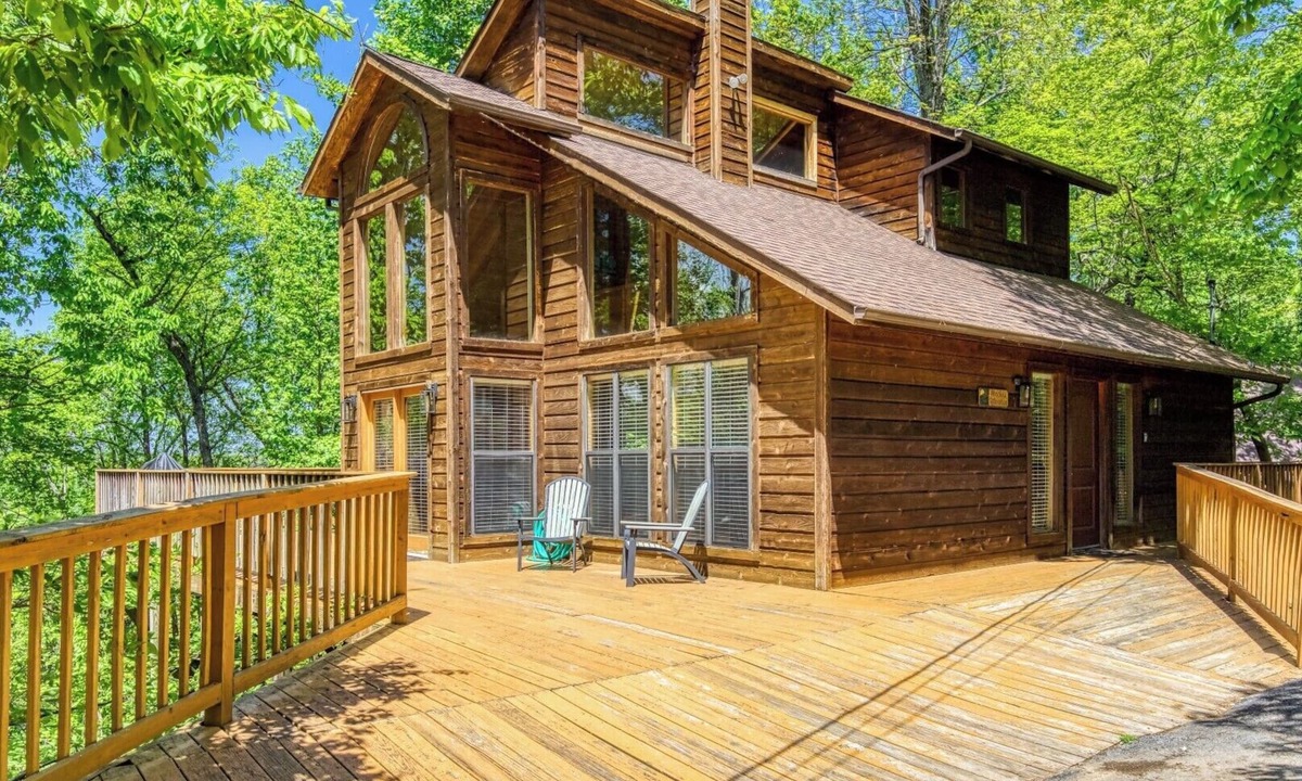 Sevierville Cabin | Relaxing Cabin! Great Mountain Views! Centrally Located! Awesome Deck! Hot Tub