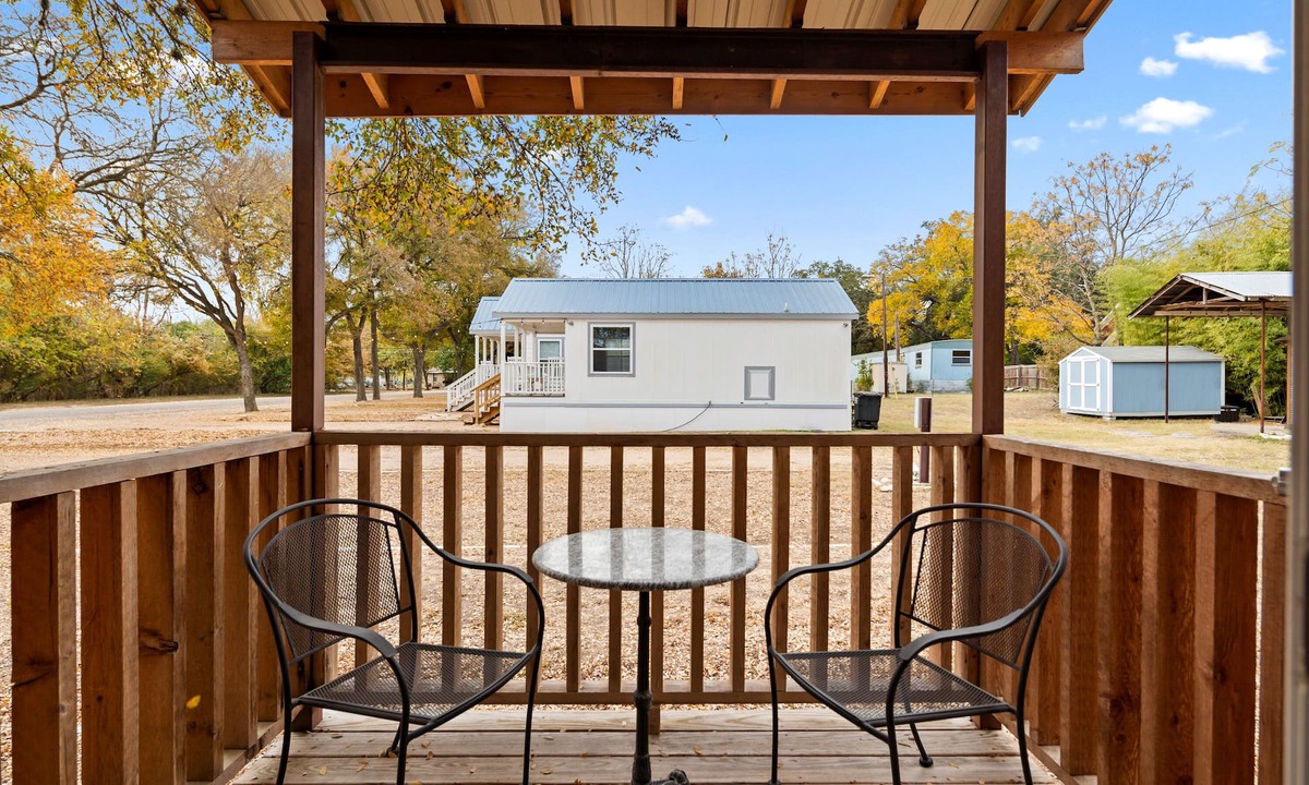 Staples Cabin | Relaxing Cabin near the San Marcos River!