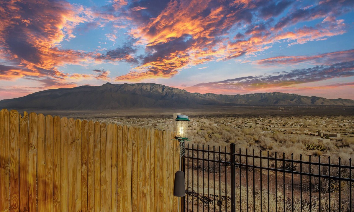 Rio Rancho House | Relaxing, comfortable home for entertaining or enjoying the view