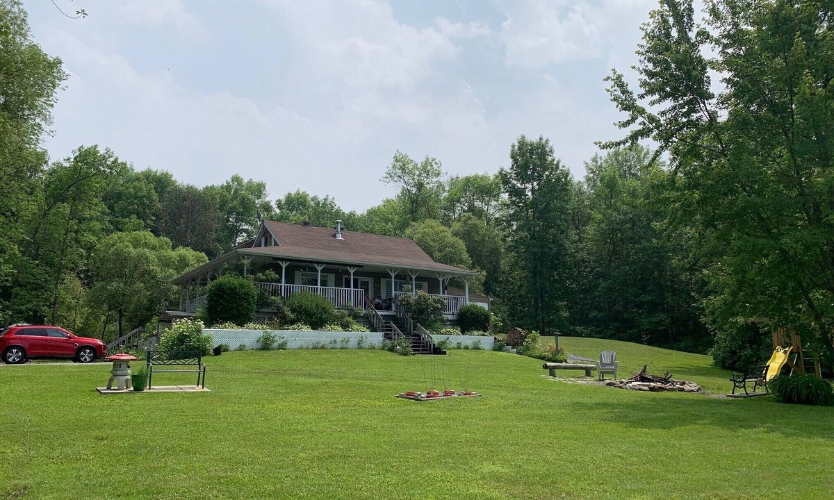 Westmeath Cottage | Relaxing Cottage on a 3 acre property on the Ottawa River. 5 bedroom