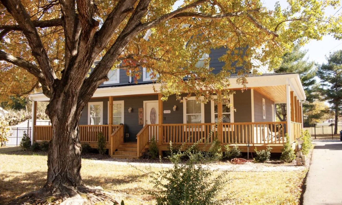 Murfreesboro House | Relaxing Country Home, Huge Fenced Yard, Backyard Gazebo Bar , Griddle & Hot Tub