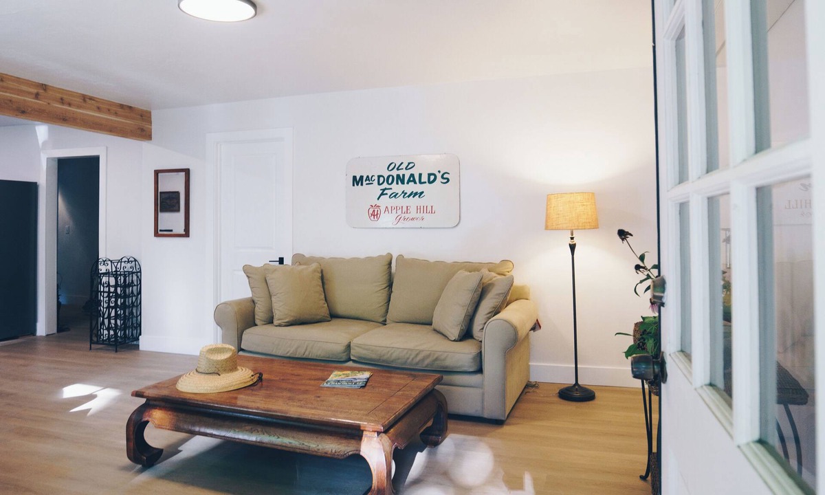 Apple Hill Cottage | Relaxing Cozy 1-bedroom Cottage With a Beautiful Bathroom