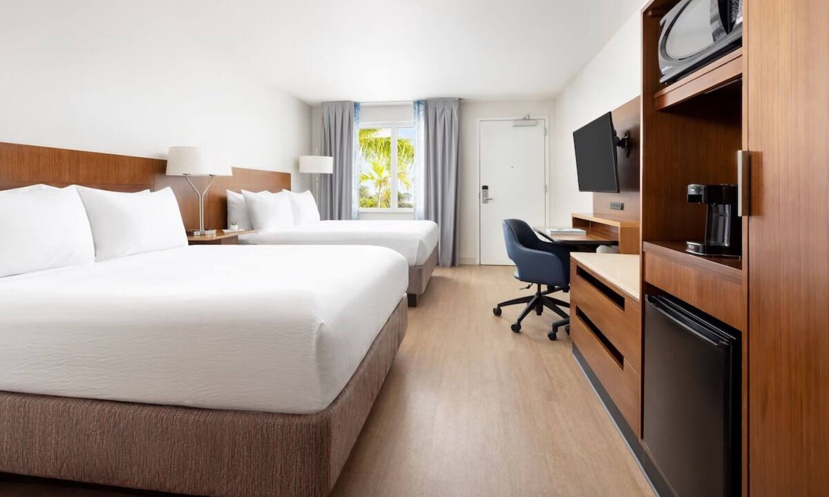 New Town Hotel | Relaxing Double Queen, Fairfield Inn, Breakfast Included, Near Downtown Key West