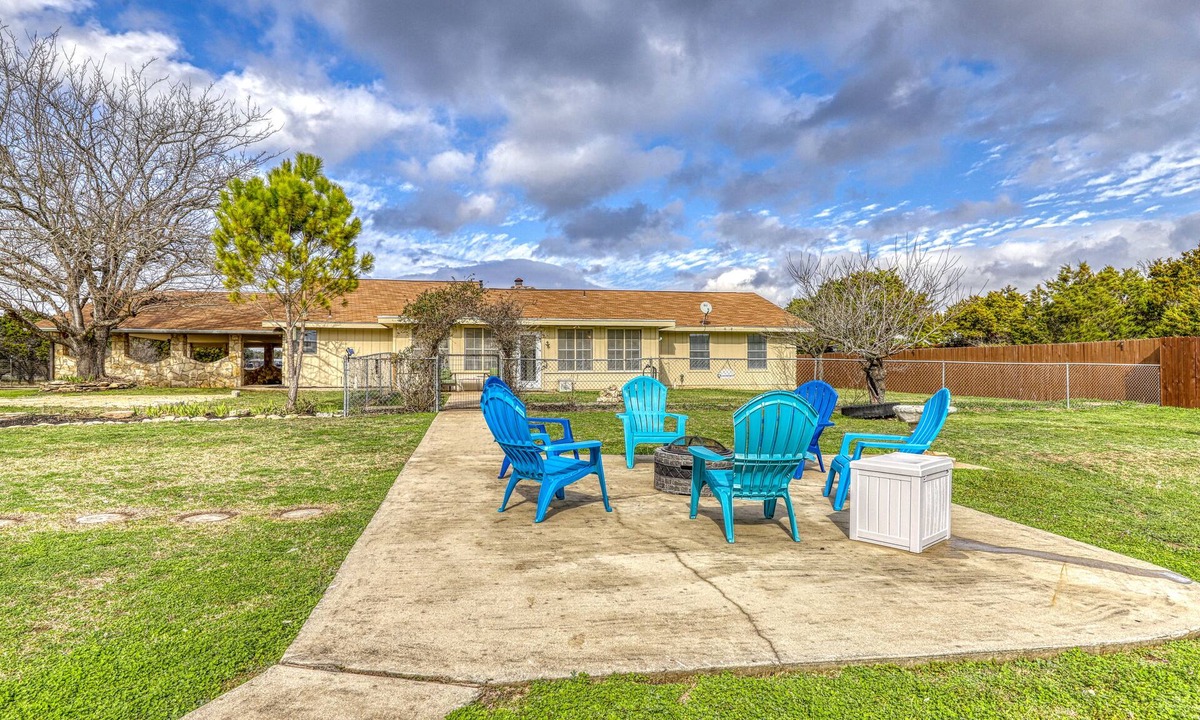 Liberty Hill House | Relaxing family-friendly home - firepit, playground & river access