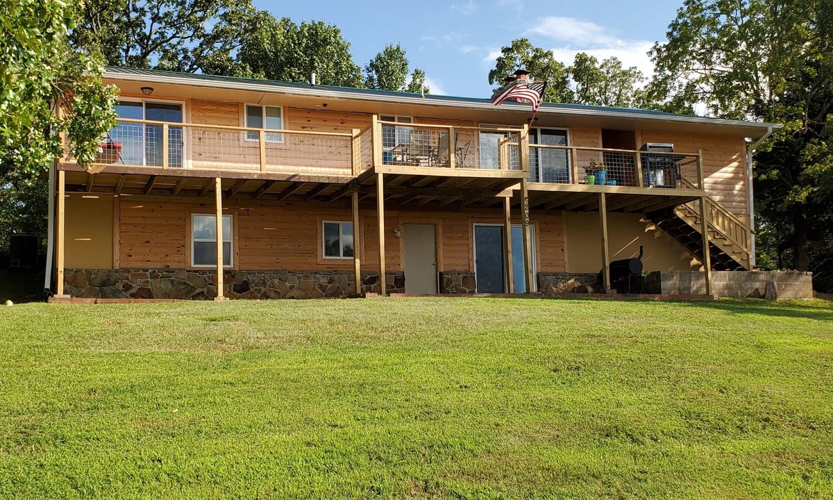 Bull Shoals House | Relaxing Family-Friendly Cabin with Sprawling Deck & Fun-filled Game Room