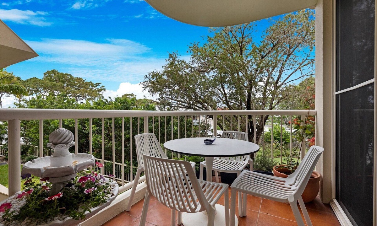 Torquay Apartment | Relaxing Getaway Steps Beach with Pool