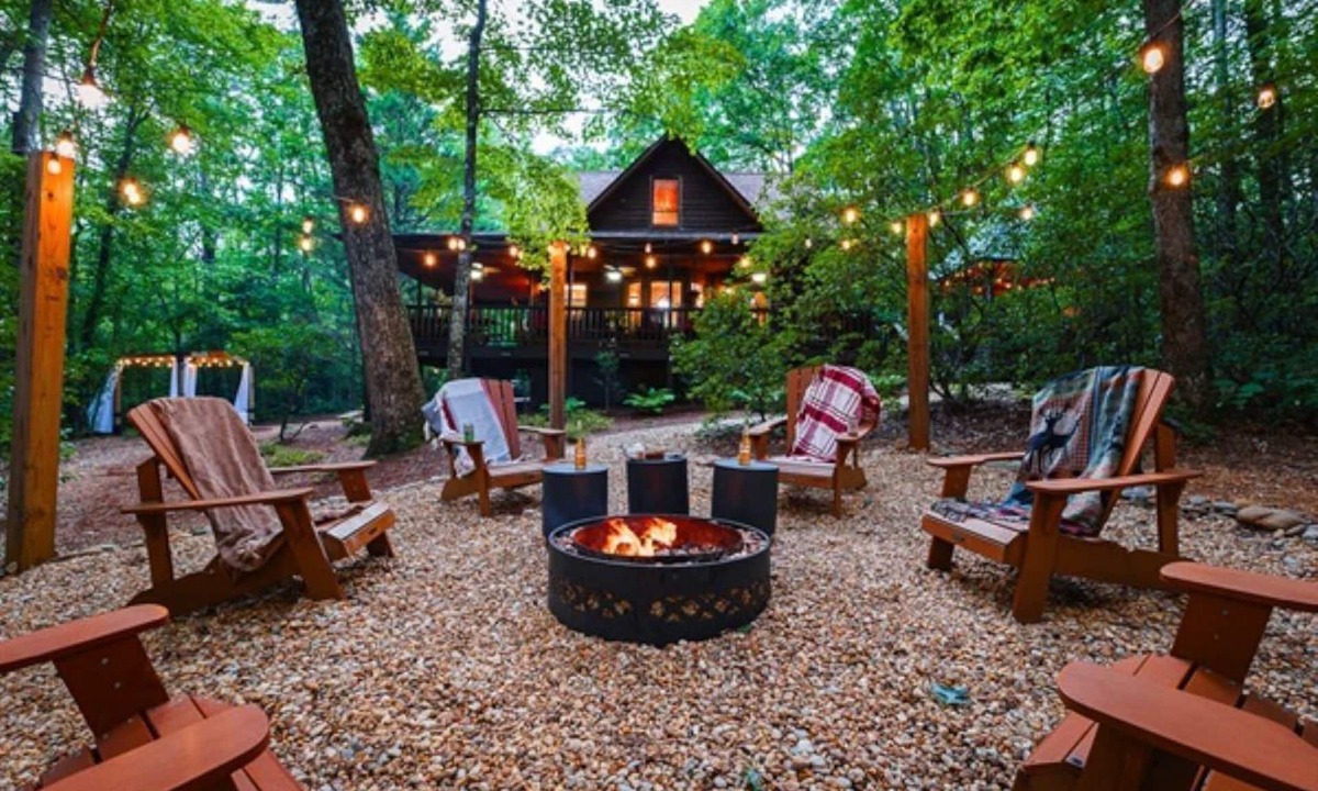 Sautee Nacoochee Cabin | Relaxing Helen Cabin with Hot Tub & Fire Pit