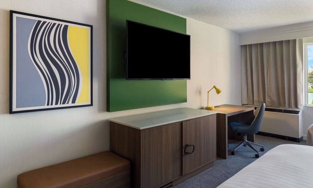 Oyster Point Hotel | Relaxing Hideaway! Spacious Unit, Pets are Welcome!