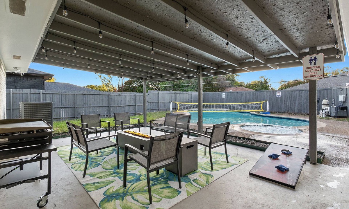 Buckner Terrace - Everglade Park House | Relaxing home with heated Pool and Spa & photo wall