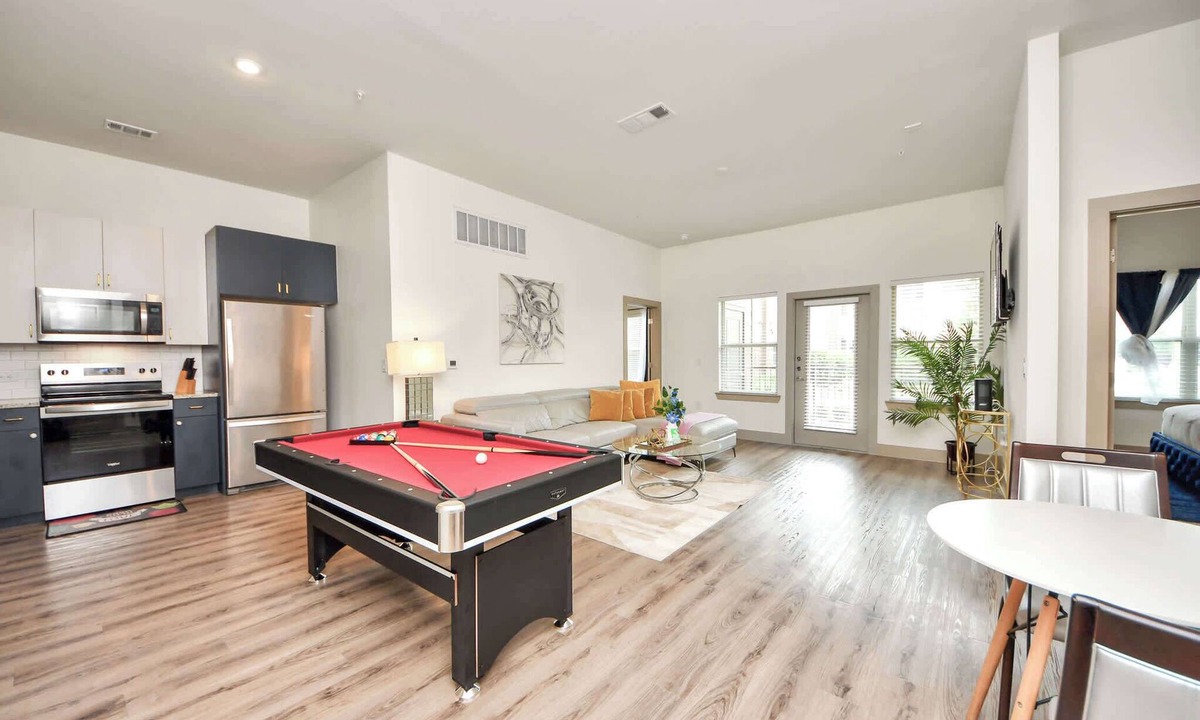 Addicks Apartment | Relaxing Houston Getaway | 2 King Suites + Game Ro
