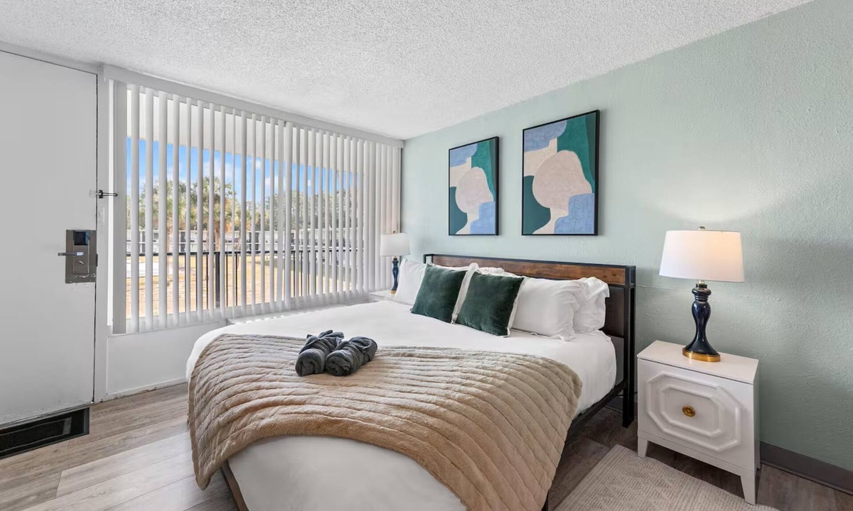 Highlands Apartment | Relaxing King Studio 5 Min from Zoo & Downtown
