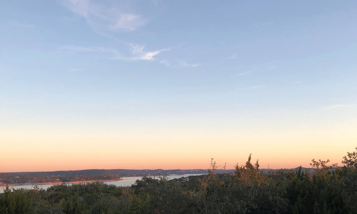 Jonestown Condo | Relaxing Lake Condo Getaway! Enjoy a Fantasic Lakeview for a little R&R