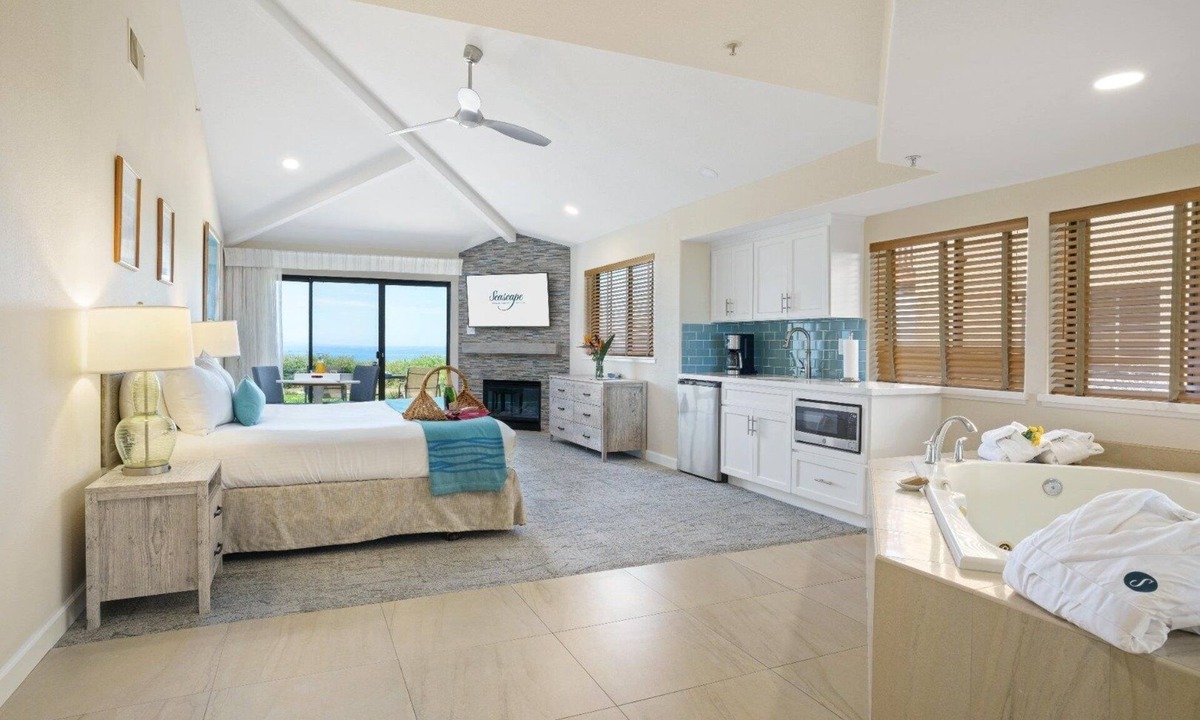 Rio del Mar Hotel | Relaxing Oceanview Studio w/Private Balcony, Pool Access, Steps from the Beach