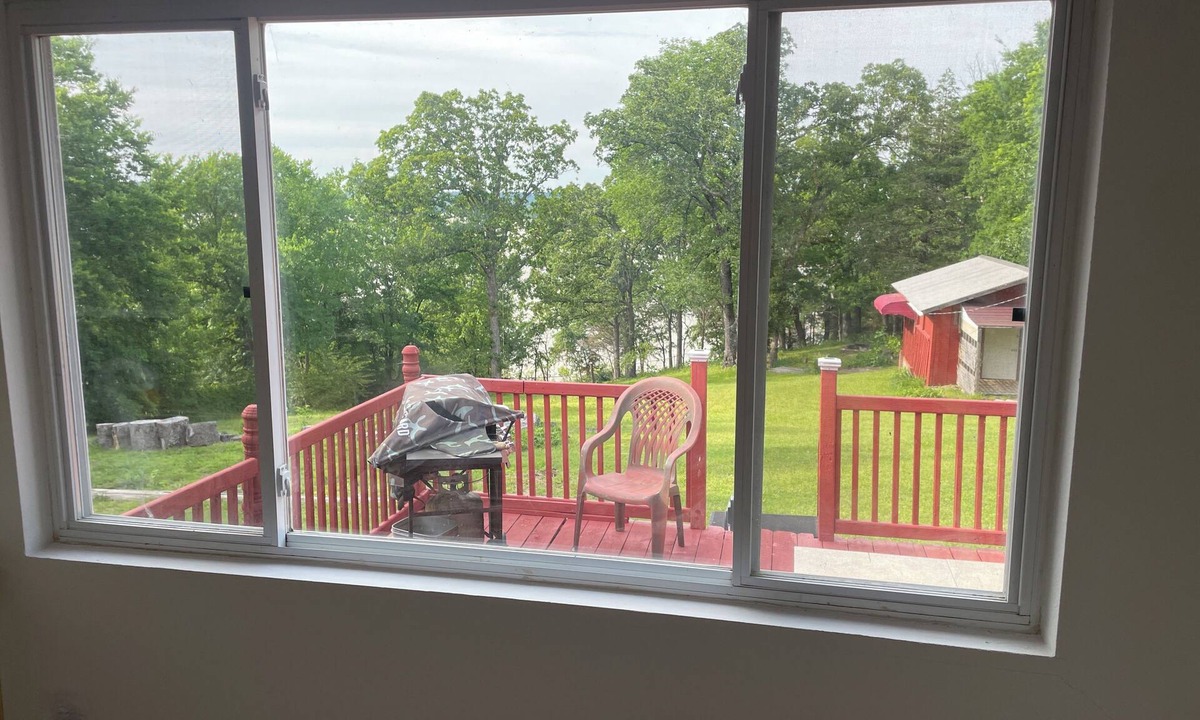 McAlester House | Relaxing peaceful 3 bed 2 bth waterfront house Boat ramp and swim beach 1/4 mile