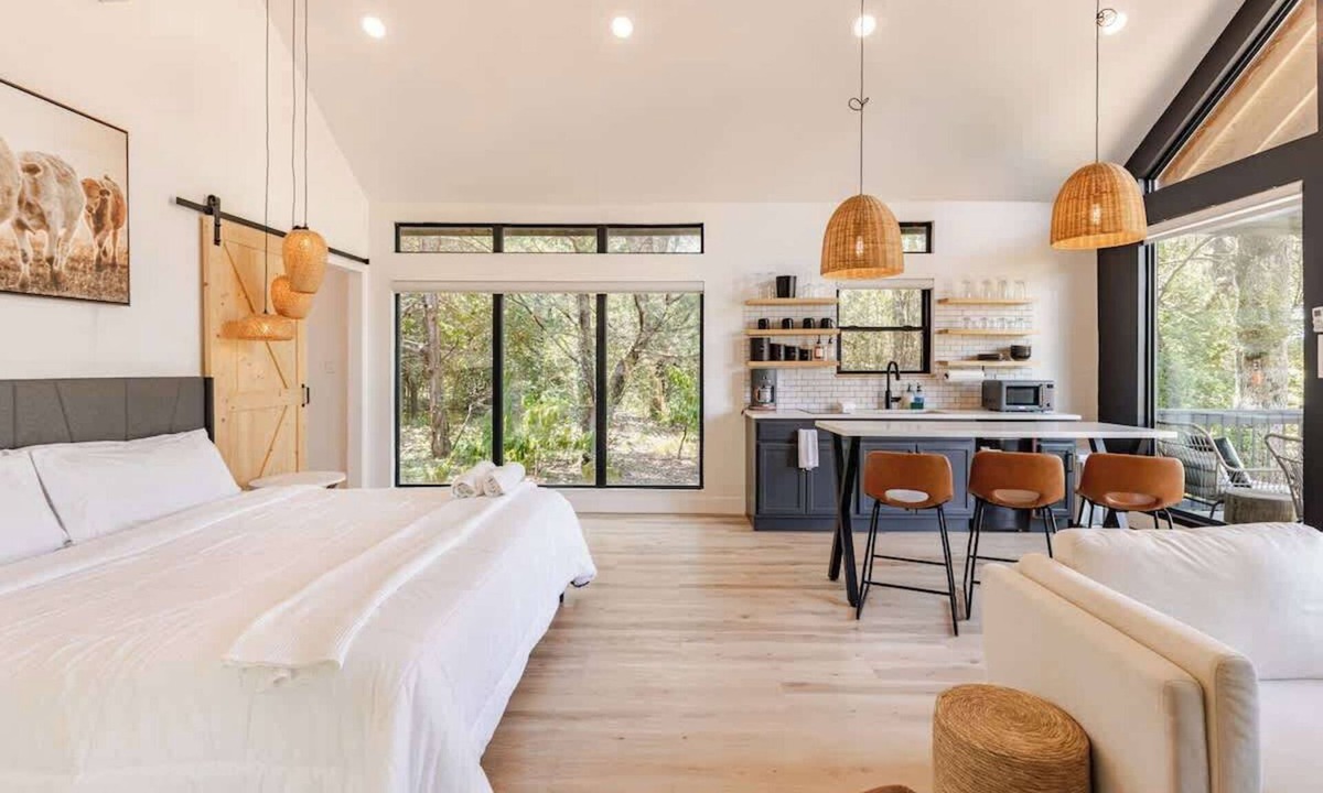 Cedar Creek Cabin | Relaxing Ranch Stay: Modern Comforts & Friendly Animals